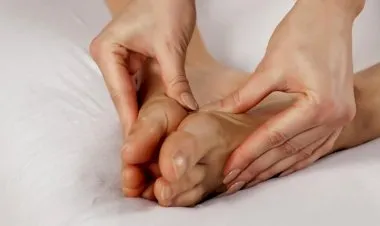 The Complete Foot Reflexology Self-Healing System